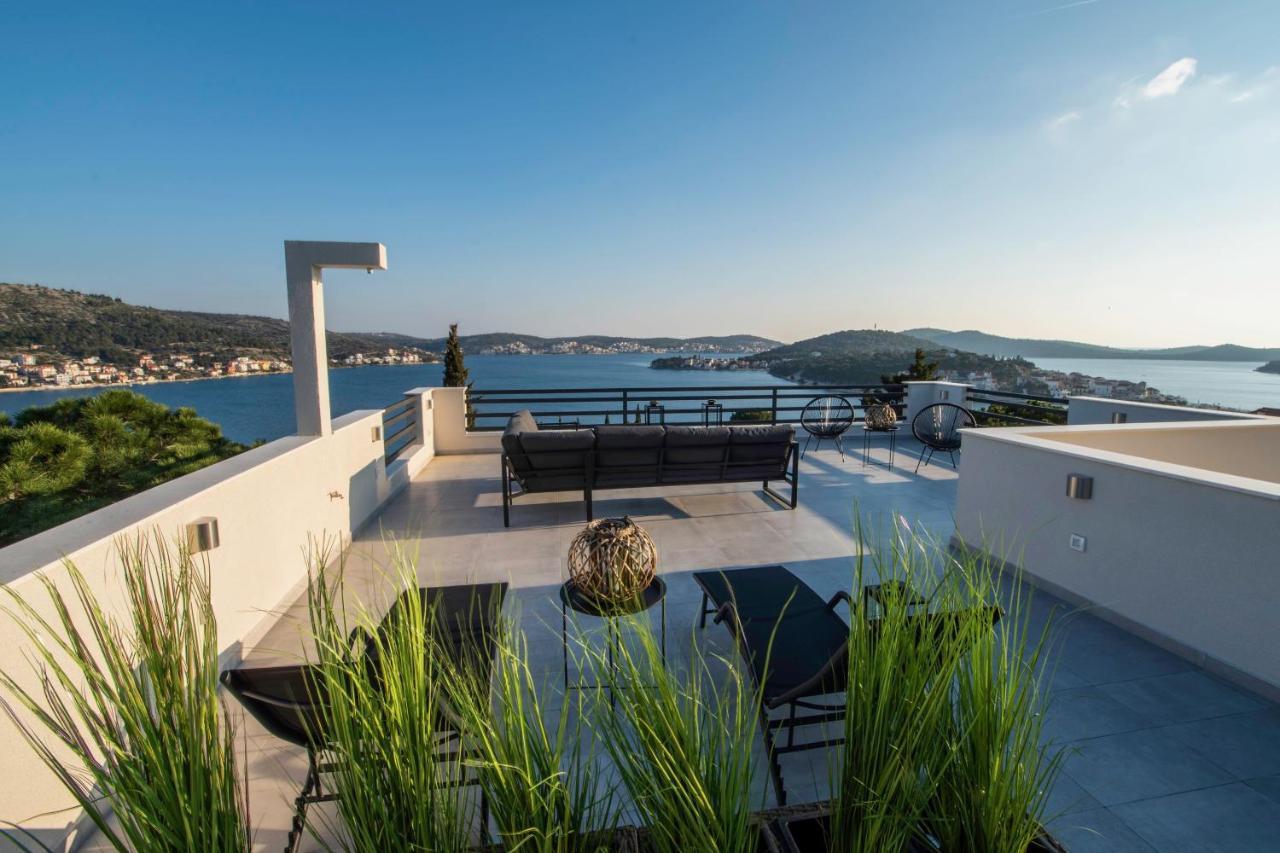 The Grande: Hillside Retreat with Sea Views and Rooftop Terrace Rogoznica  Exterior photo