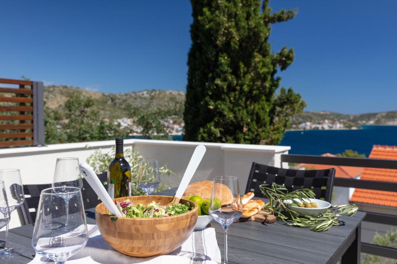 The Grande: Hillside Retreat with Sea Views and Rooftop Terrace Rogoznica  Exterior photo