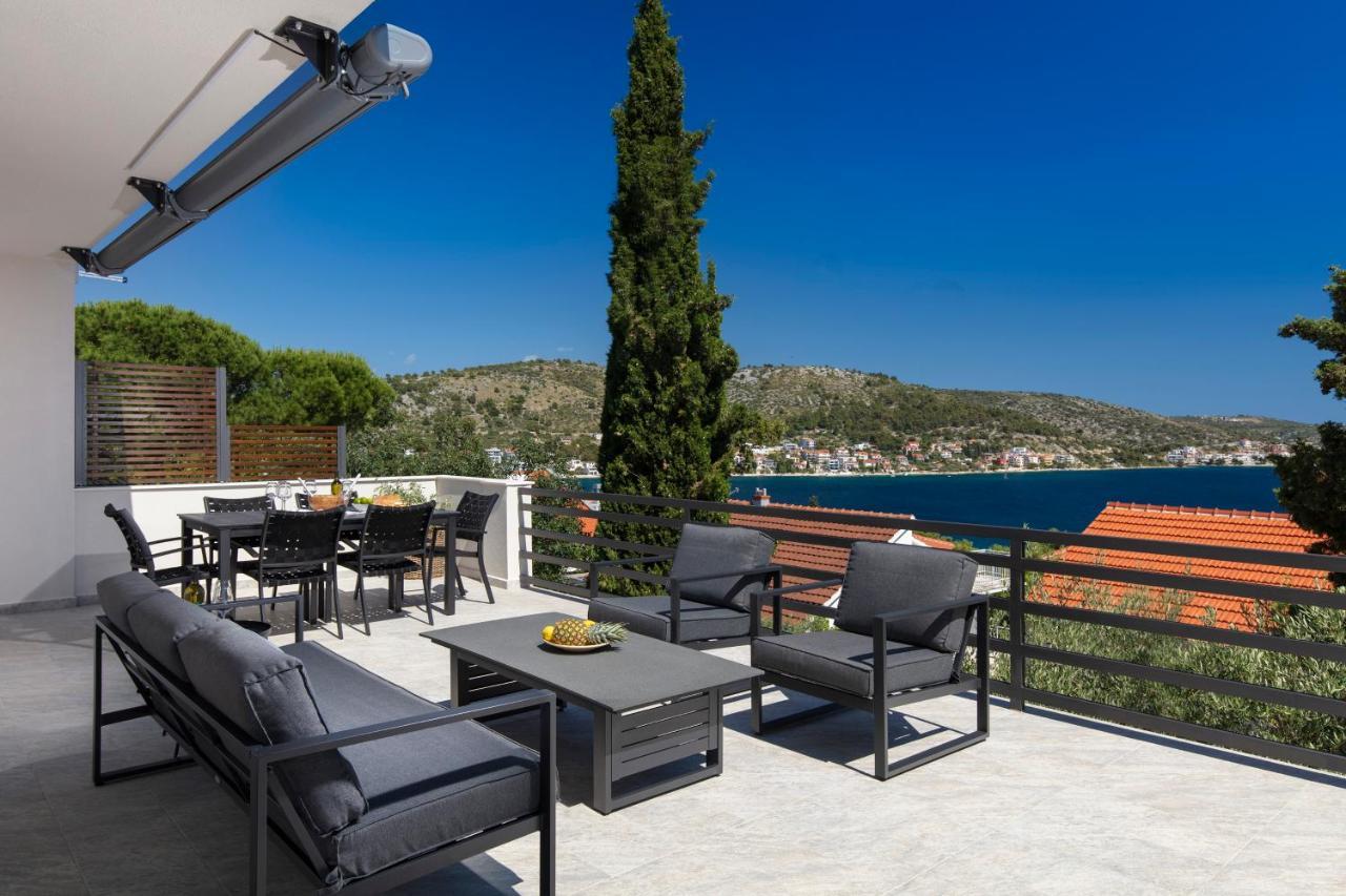 The Grande: Hillside Retreat with Sea Views and Rooftop Terrace Rogoznica  Exterior photo