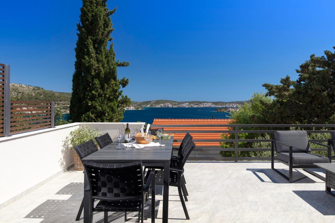 The Grande: Hillside Retreat with Sea Views and Rooftop Terrace Rogoznica  Exterior photo